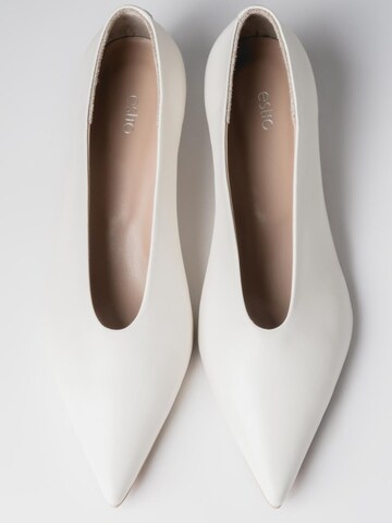 Décolleté '11-3020-4' di Estro in beige