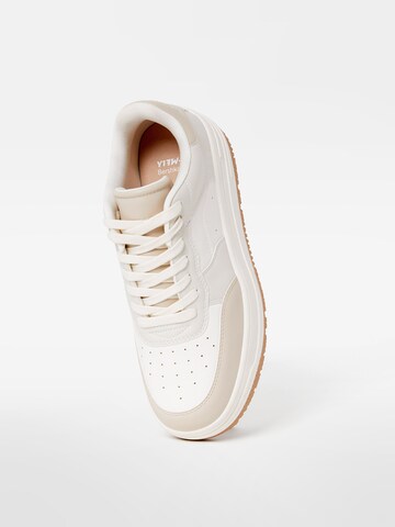 Bershka Sneakers low i beige