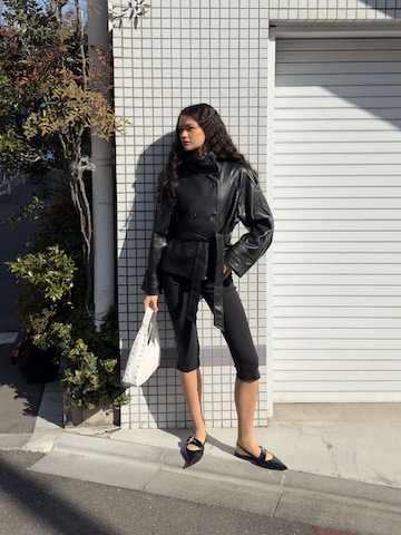 Bershka Between-seasons coat in Black: front