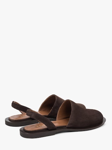 Sandalo '11-FN10' di Estro in marrone