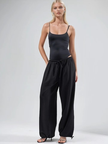 Busem Loosefit Hose in Schwarz