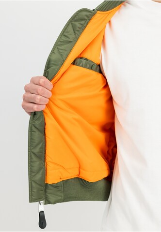 ALPHA INDUSTRIES Välikausitakki 'MA-1 VF' värissä vihreä