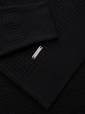 Pulover de la Ombre pe negru