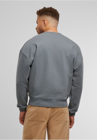 DEF Sweatshirt 'Trust Issues' in Grau