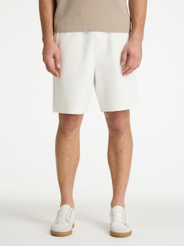 Regular Pantalon ' Stavo.S Scuba ' CHASIN' en blanc : devant