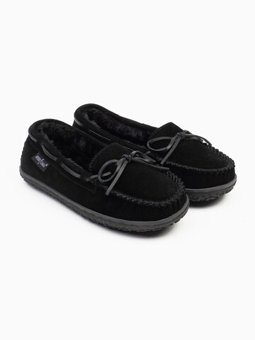 Minnetonka Moccasin 'Tilia' in Black