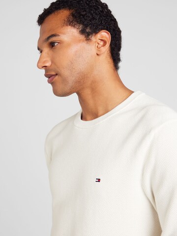 TOMMY HILFIGER Sveter 'Essential' - Biela