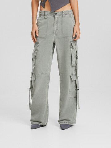 Loosefit Pantaloni cargo di Bershka in grigio: frontale