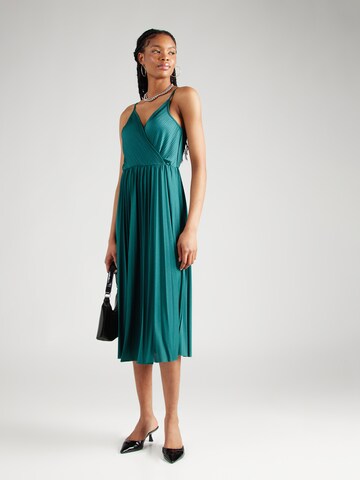 Robe 'Claire' ABOUT YOU en vert : devant