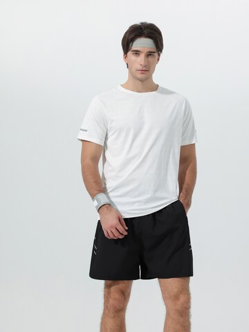 YOUTHUP Sports Suit in White: front