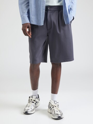 Loosefit Pantaloni sportivi di BOSS in grigio: frontale