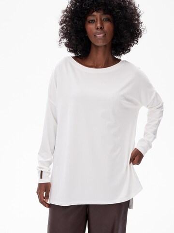 Blue Shadow Bluse‌‌‌‌‌‌‌‌ in Beige: Vorderseite
