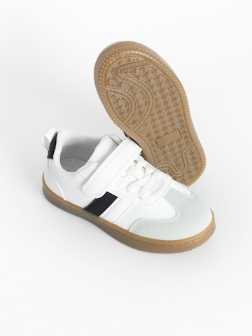 Cool Club Trainers in White: front