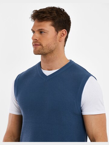 Threadbare Sweater Vest 'Jaylin' in Blue