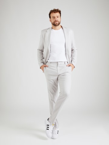 Regular Pantalon à plis 'Melvin' ABOUT YOU x Kevin Trapp en gris