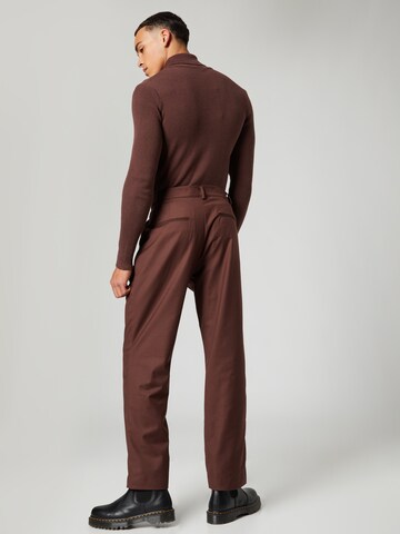 Regular Pantalon à plis 'Laurenz' Guido Maria Kretschmer Men en marron