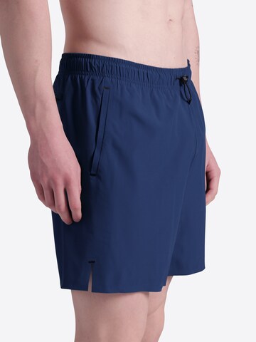 ARENA Badeshorts 'Evo' i blå