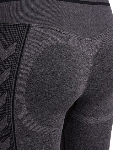 Hummel Skinny Sporthose in Grau