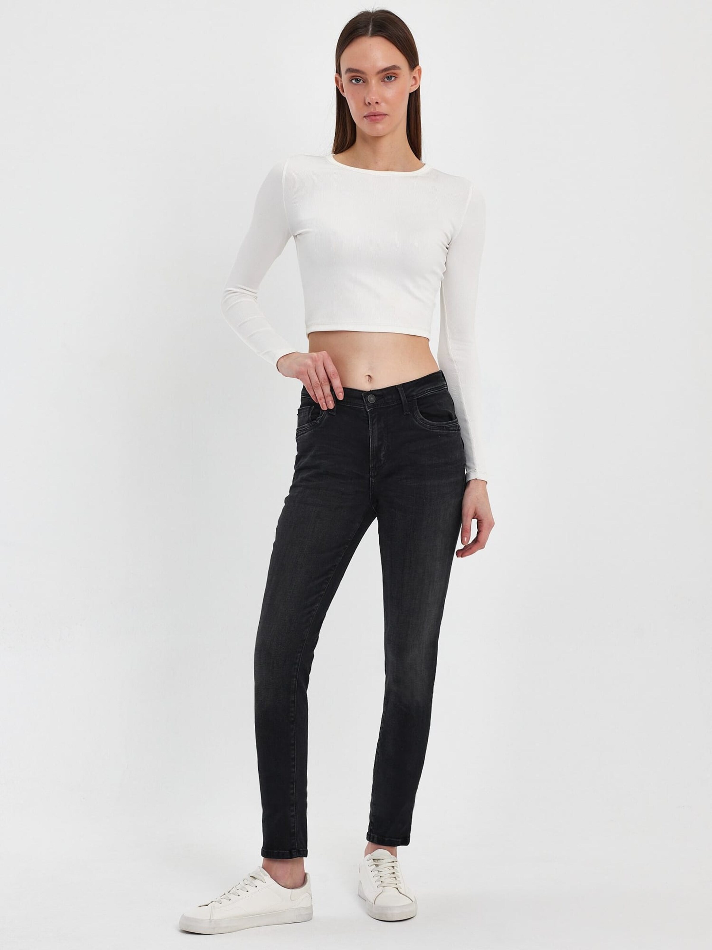 LTB Baggy Jeans in Zwart: voorkant