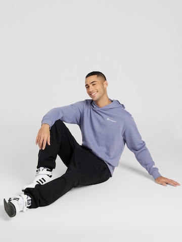 Champion Authentic Athletic Apparel Sweatshirt i blå