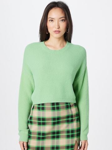 Noisy May Curve Sweater in Green: front