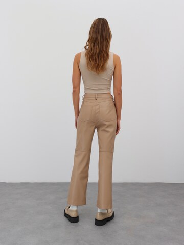 EDITED Bootcut Hose 'Sia' in Beige