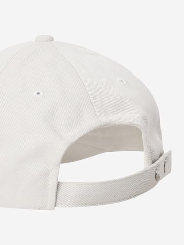 Cappello da baseball di Calvin Klein in bianco