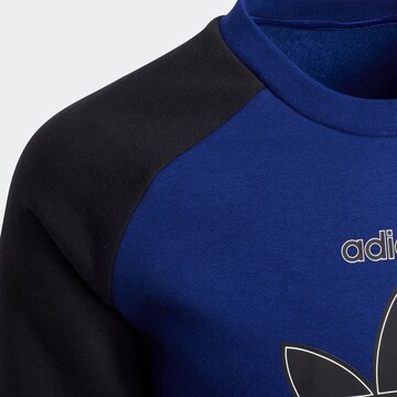 ADIDAS ORIGINALS Sweatshirt i blå