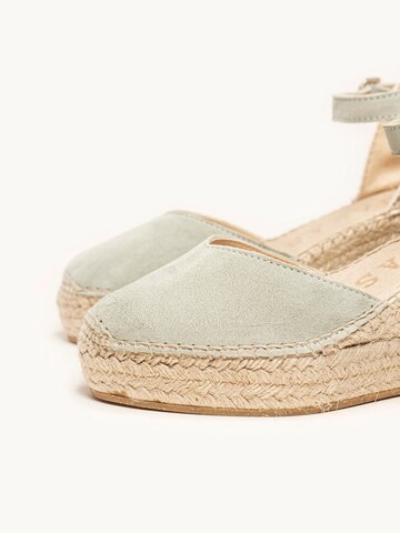 Alhamas Sandal 'Alpargata Cuña 8 cm' in Green