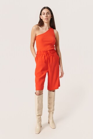 SOAKED IN LUXURY Loose fit Trousers 'Shirley' in Red