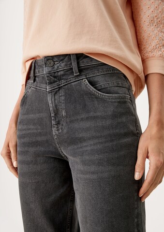 s.Oliver Tapered Jeans in Grau