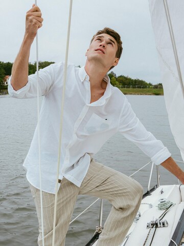 Living Crafts Comfort fit Button Up Shirt 'ROB' in White