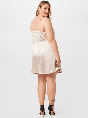 Robe Nasty Gal Plus en beige