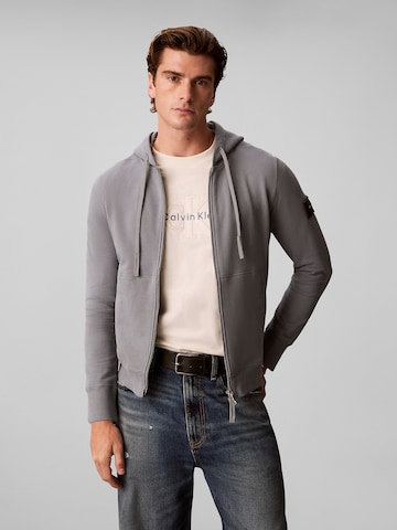 Veste de survêtement Calvin Klein Jeans en gris : devant