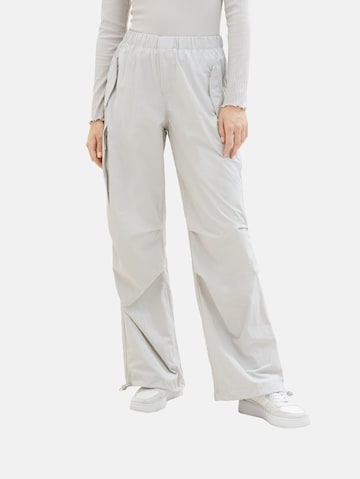 Loosefit Pantaloni cargo di TOM TAILOR DENIM in grigio: frontale