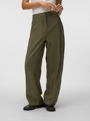 Barrel Pantaloni 'VMELLIOT' di VERO MODA in verde: frontale