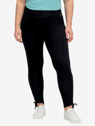 SHEEGO Skinny Leggings in Black: front