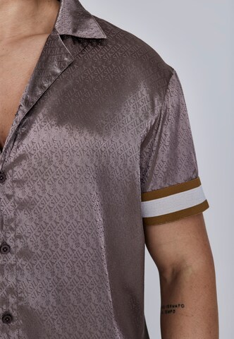 Regular fit Camicia di SikSilk in marrone