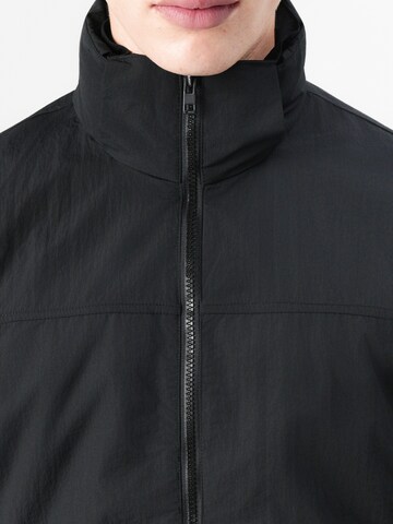 Veste mi-saison 'Stow Away' Lyle & Scott en noir