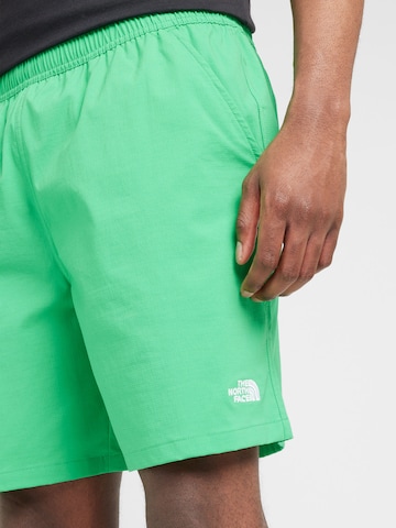 THE NORTH FACE Regularen Športne hlače | zelena barva