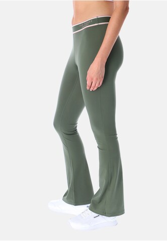 Flared Leggings di Ted Baker in verde: lato