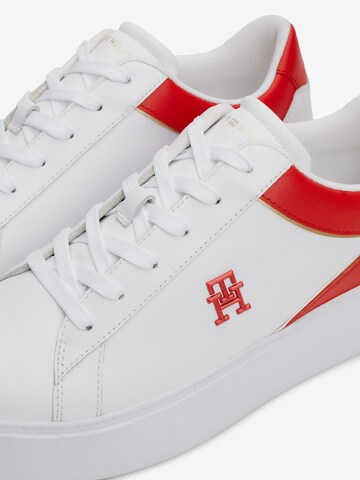 Baskets basses TOMMY HILFIGER en blanc