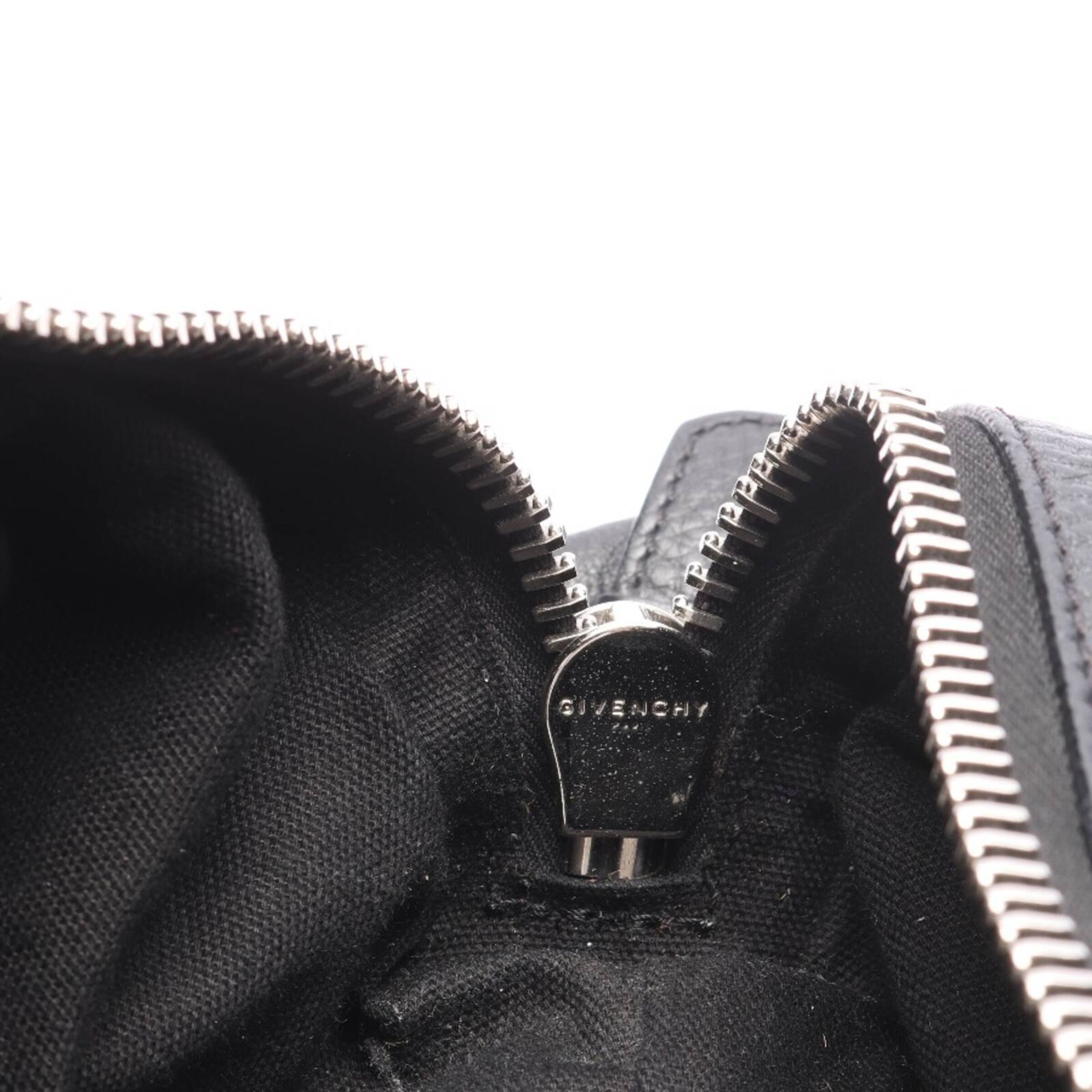 Givenchy Bag in One size in Black