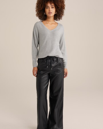 WE Fashion Sweater in Grey