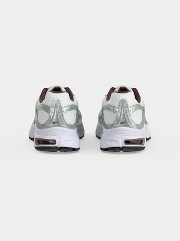 Baskets basses 'AIR MAX MOTO 2K' Nike Sportswear en blanc