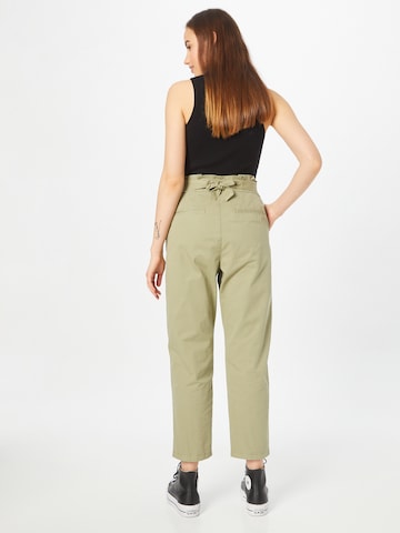ESPRIT Loose fit Pleat-Front Pants in Green