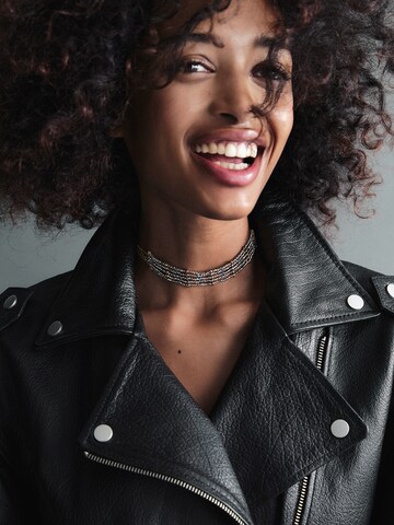 Chaîne Pull&Bear en or : devant