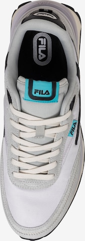 Chaussure de sport à lacets FILA en gris