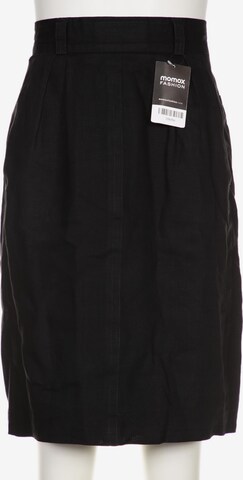 Windsor Skirt in M in Black: front