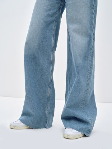 ABOUT YOU x Toni Garrn Wide Leg Jeans 'Glenn' i blå